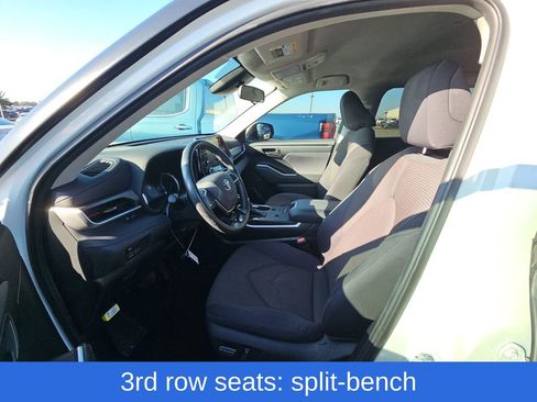 Used 2021 Toyota Highlander LE image 7