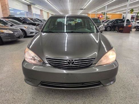 Used 2005 Toyota Camry FWD image 2