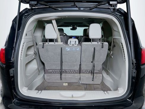 Used 2019 Chrysler Pacifica Touring-L w/ Advanced Safetytec Group image 26