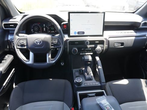 Used 2025 Toyota Tacoma TRD Sport AWD/4WD image 2