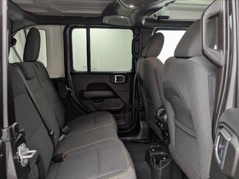 Used 2025 Jeep Wrangler Unlimited Sahara AWD/4WD image 18