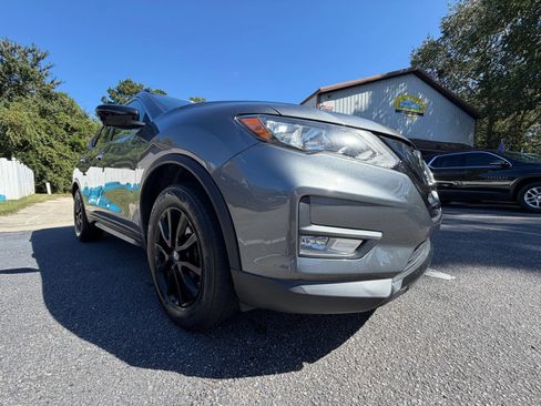 Used 2018 Nissan Rogue SV w/ Premium Package FWD image 28