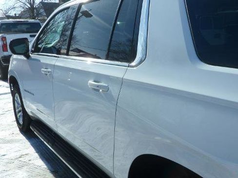 Used 2024 Chevrolet Suburban LT image 9