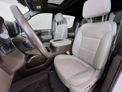 Used 2022 Chevrolet Silverado 1500 LT Trail Boss w/ Convenience Package II image 2