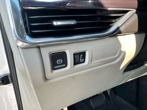 Used 2020 Cadillac XT4 Luxury w/ Cold Weather Package image 25