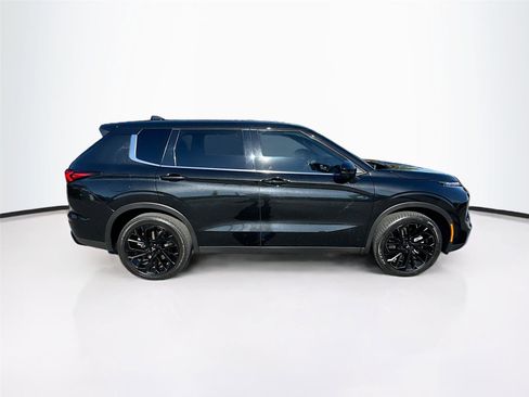 Used 2023 Mitsubishi Outlander SE Black Edition image 6