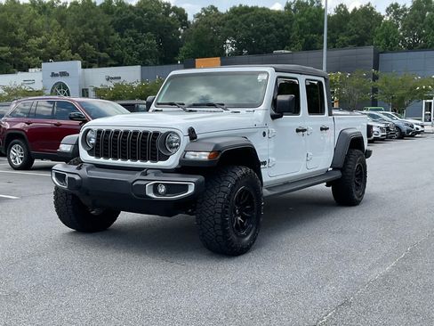 Used 2025 Jeep Gladiator Sport AWD/4WD image 9