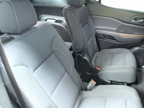 Used 2023 GMC Acadia SLE w/ Driver Convenience Package image 8