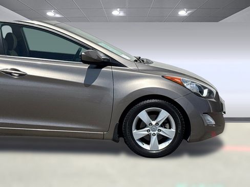 Used 2013 Hyundai Elantra GLS w/ Preferred Pkg FWD image 19