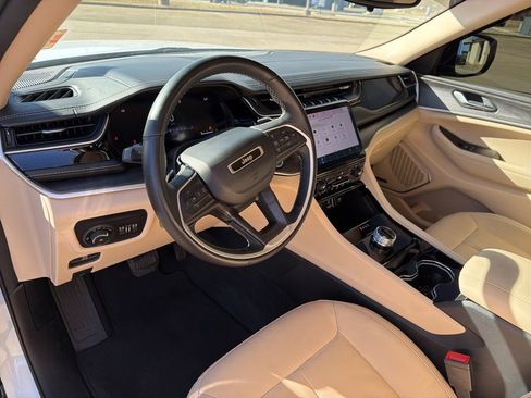 Used 2022 Jeep Grand Cherokee Limited image 14