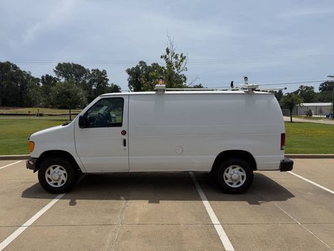 Used 2007 Ford E-250 and Econoline 250 RWD image 2