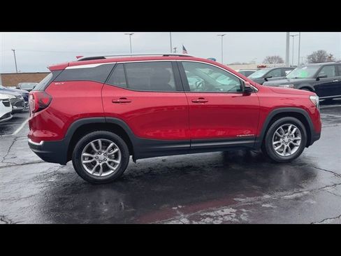 Certified 2024 GMC Terrain SLT image 9