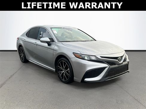 Used 2023 Toyota Camry SE image 1