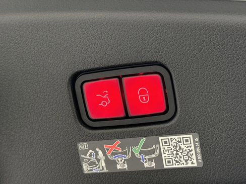 New 2026 Mercedes-Benz CLE 300 4MATIC Coupe image 19