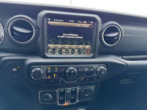 Used 2019 Jeep Wrangler Unlimited Sahara image 11