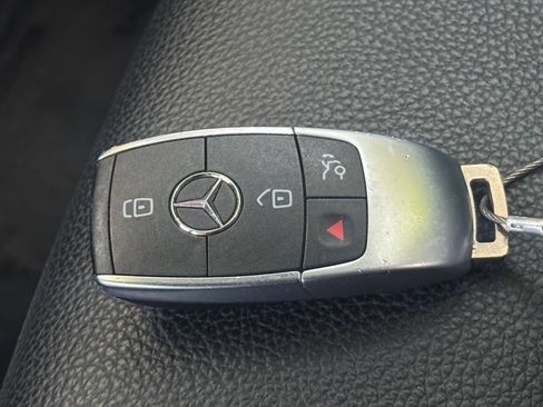 Used 2025 Mercedes-Benz GLB 250 image 21
