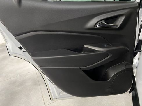 Used 2025 Chevrolet Trax LT w/ LT Convenience Package image 15