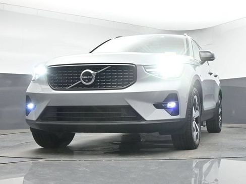 Used 2026 Volvo XC40 B5 Plus AWD/4WD image 12