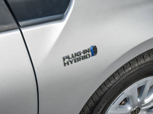 Used 2022 Toyota Prius Prime LE image 12