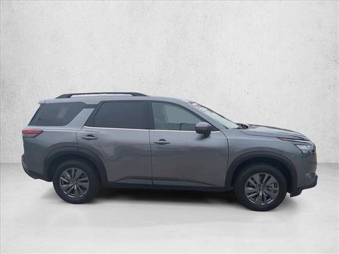 Used 2025 Nissan Pathfinder SV FWD image 4