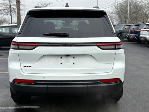 Used 2025 Jeep Grand Cherokee Altitude w/ Trailer Tow Package image 5