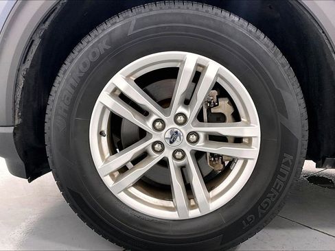Used 2021 Ford Explorer XLT w/ Equipment Group 202A RWD image 10