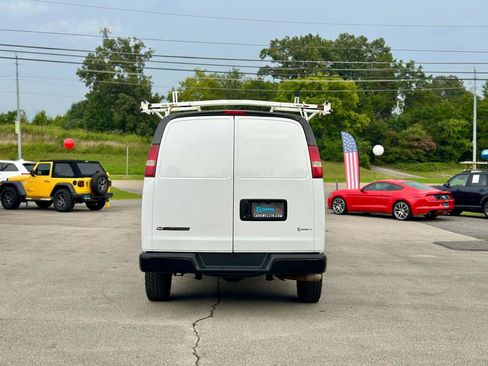 Used 2018 Chevrolet Express 2500 Extended RWD image 20