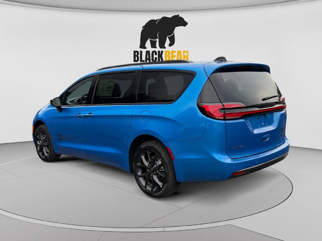 New 2027 Chrysler Pacifica Select AWD/4WD image 5