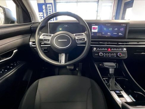 Used 2025 Hyundai Tucson SE AWD/4WD image 17