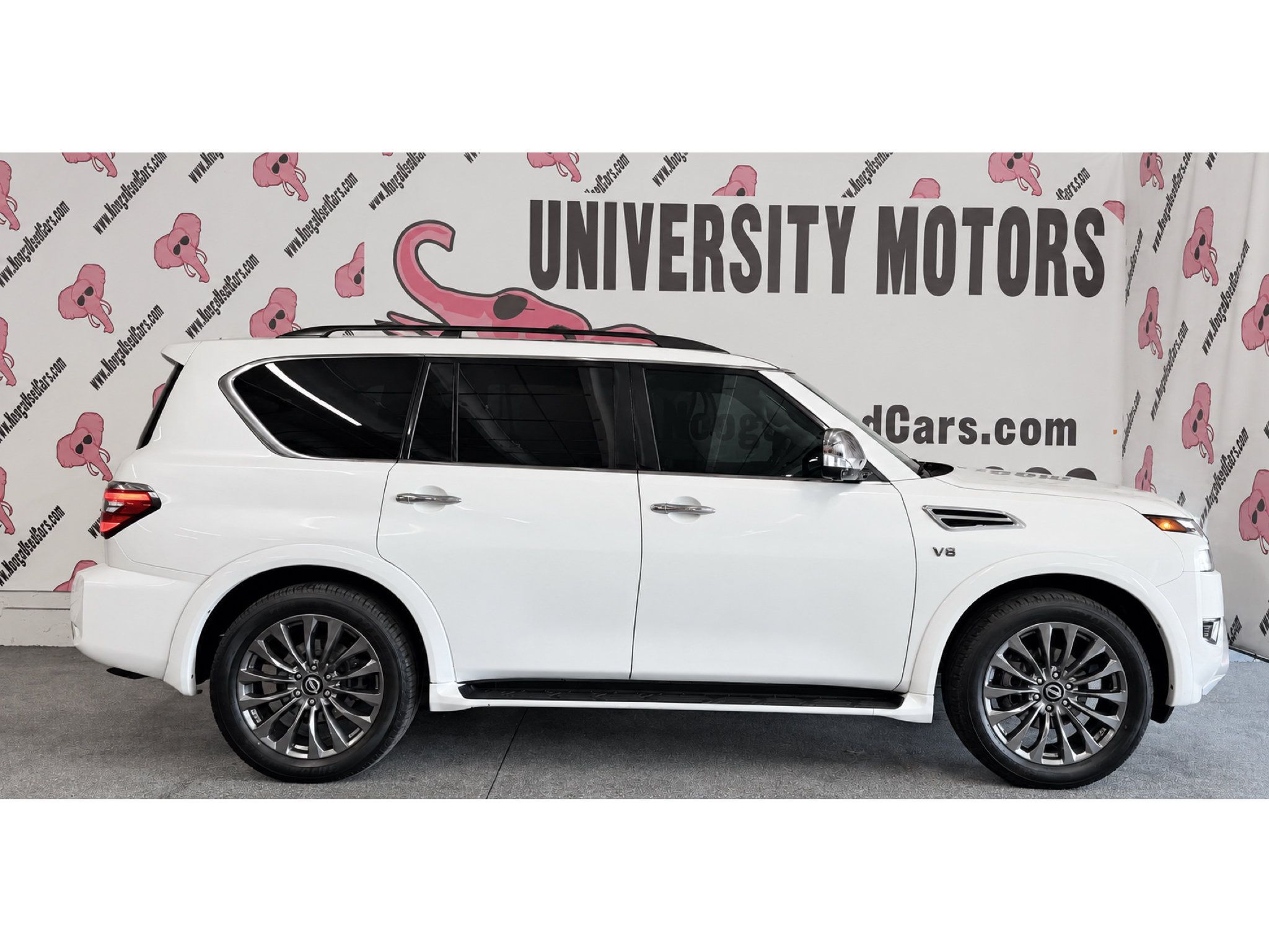Used 2022 Nissan Armada Platinum w/ Captain's Chairs Package RWD image 8