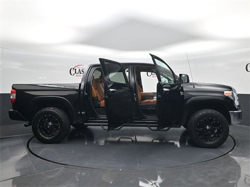 Used 2018 Toyota Tundra Platinum image 32