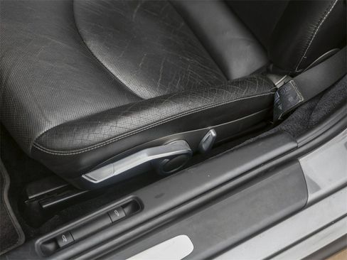 Used 2010 Porsche 911 Cabriolet image 15