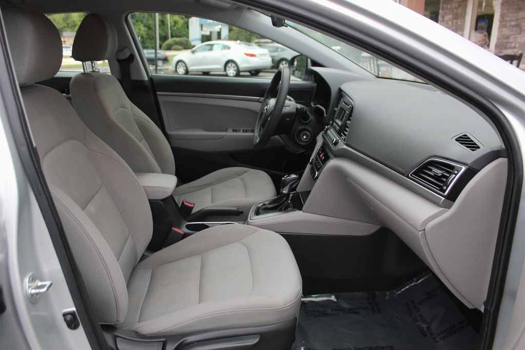 Used 2017 Hyundai Elantra SE FWD image 25