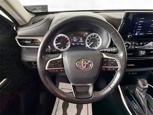 Used 2023 Toyota Highlander L image 11