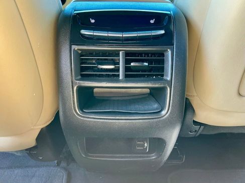 Used 2019 Cadillac XT5 Luxury FWD image 32