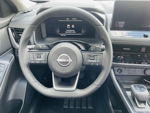 Used 2024 Nissan Rogue Platinum w/ Platinum Premium Package image 18