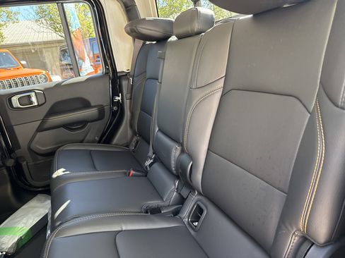 New 2025 Jeep Gladiator Sport w/ Premium Package image 21