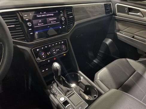 Used 2023 Volkswagen Atlas Cross Sport SE FWD image 8