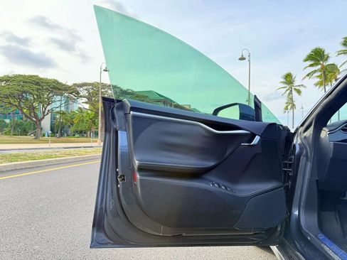 Used 2017 Tesla Model S 60 image 13