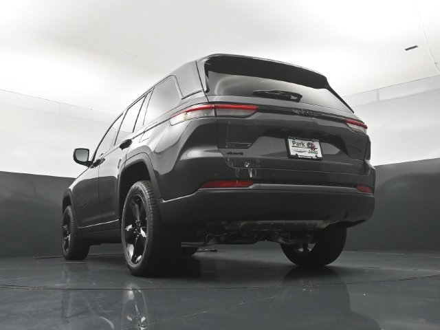 New 2026 Jeep Grand Cherokee Limited w/ Limited Altitude Package AWD/4WD image 22