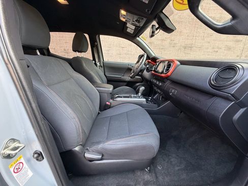 Used 2019 Toyota Tacoma TRD Off-Road image 25