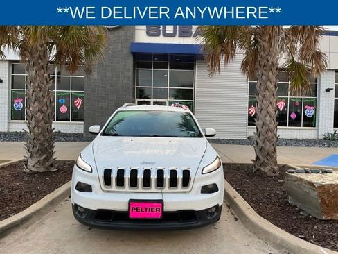 Used 2018 Jeep Cherokee Latitude Plus image 2