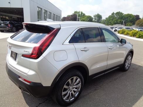 Used 2021 Cadillac XT4 Luxury w/ Cold Weather Package FWD image 6