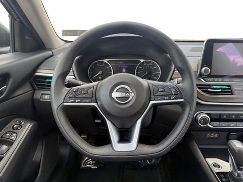 Used 2024 Nissan Altima 2.5 SV image 14