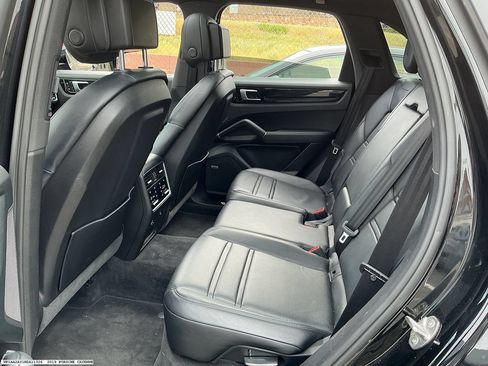 Used 2019 Porsche Cayenne AWD/4WD image 6