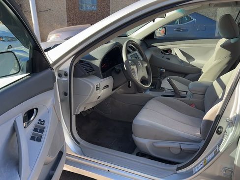 Used 2011 Toyota Camry LE image 23
