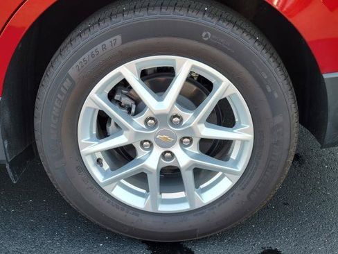 Used 2024 Chevrolet Equinox LT w/ LPO, Floor Liner Package FWD image 5