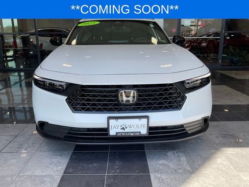 Used 2025 Honda Accord Sport image 2
