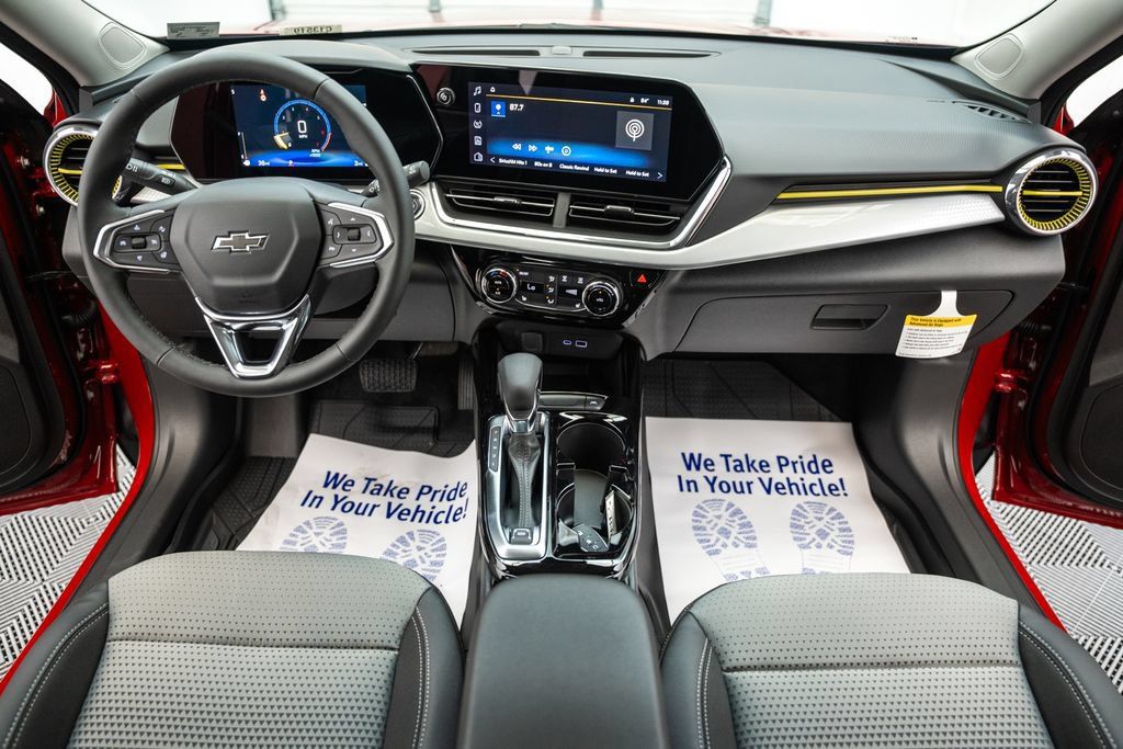 New 2026 Chevrolet Trax LT w/ Sunroof Package FWD image 19