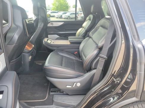Certified 2025 Lincoln Navigator Black Label AWD/4WD image 8